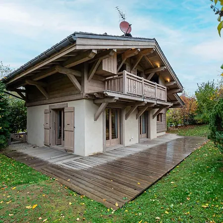 Superb Isatis-renovated In Chalet *